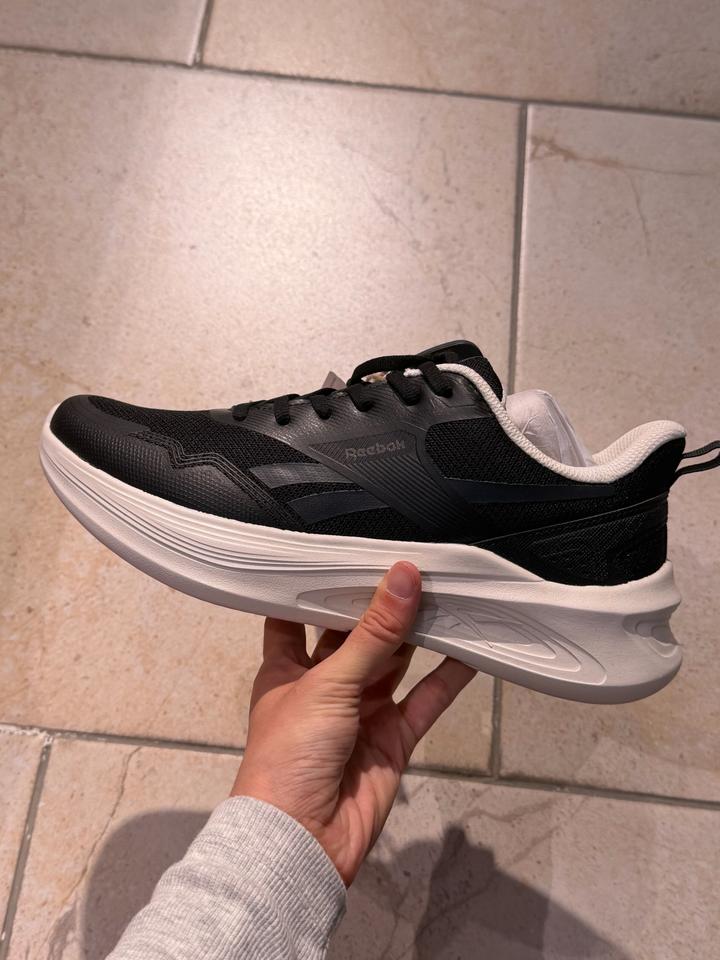 Женские кроссовки от Reebok