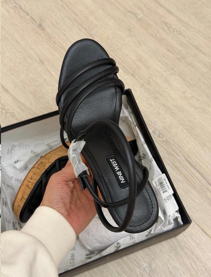 Женские босоножки