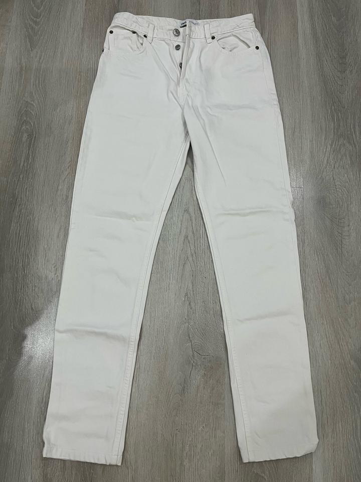 Белые джинсы Zara