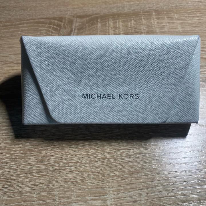 Продам солнцезащитные очки Michael Kors