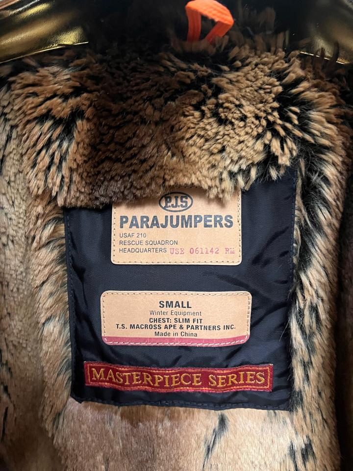 Куртка зимняя женская черная Parajumpers
