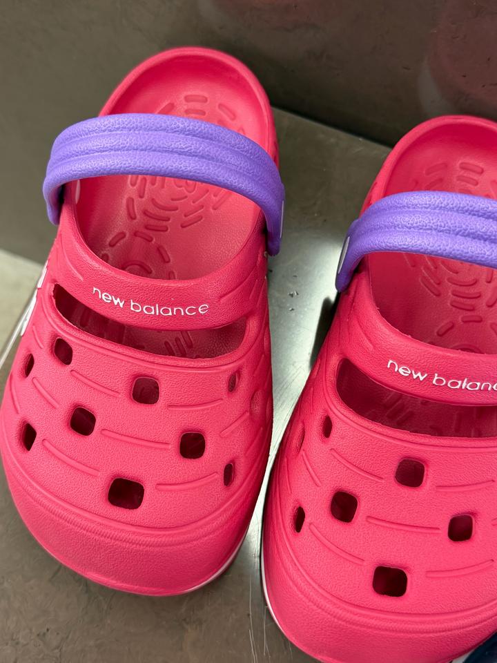 Шлёпанцы new balance