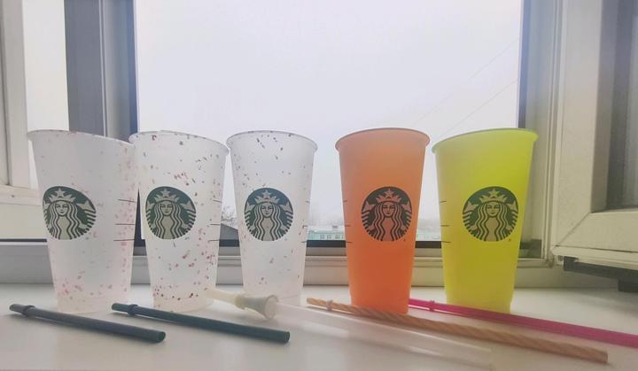 Стаканчики Starbucks с трубочками без крышек