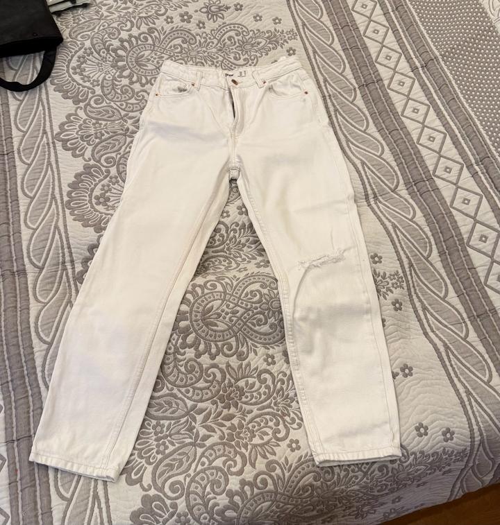 Джинсы Mom Bershka