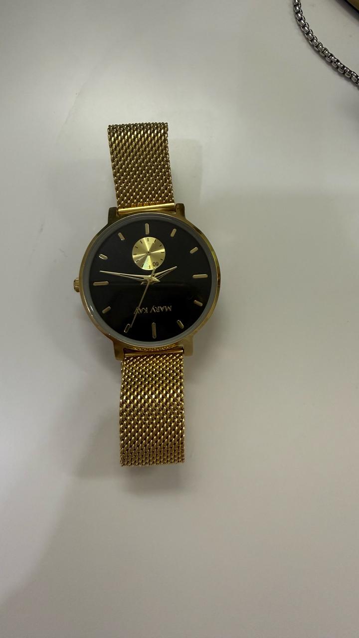 Часы от компании Mary Kay