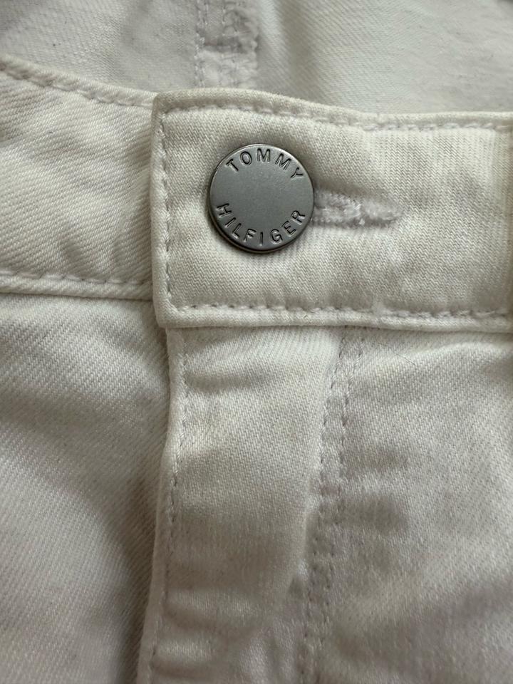 Абсолютно новые белые джинсы Tommy Hilfiger