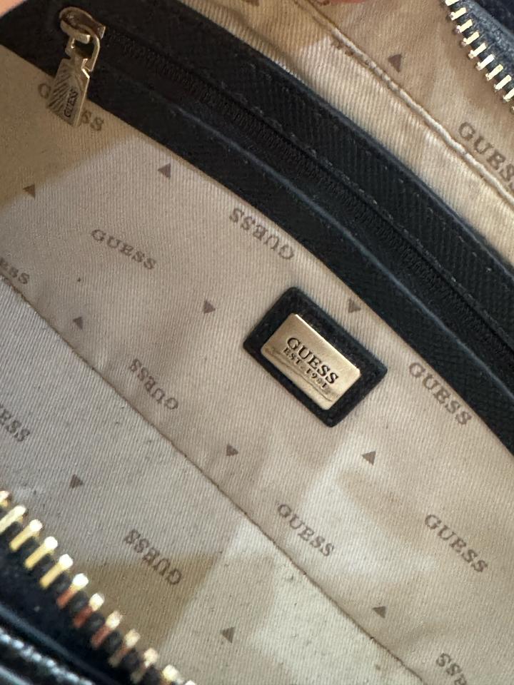 Черная сумка Guess