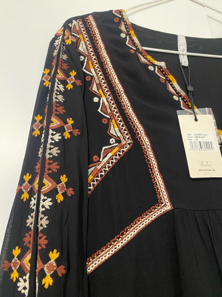 Черное платье Pepe Jeans