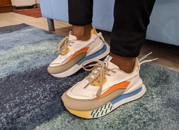 Женские кроссовки 40р