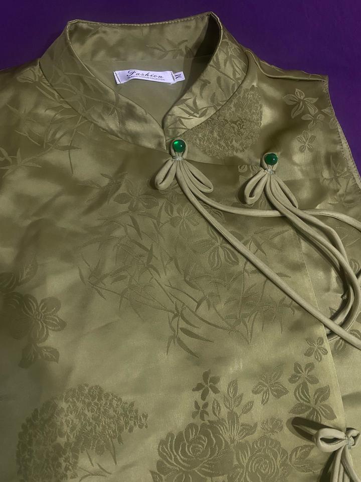 Атласный жилет в восточном стиле (Ципао)