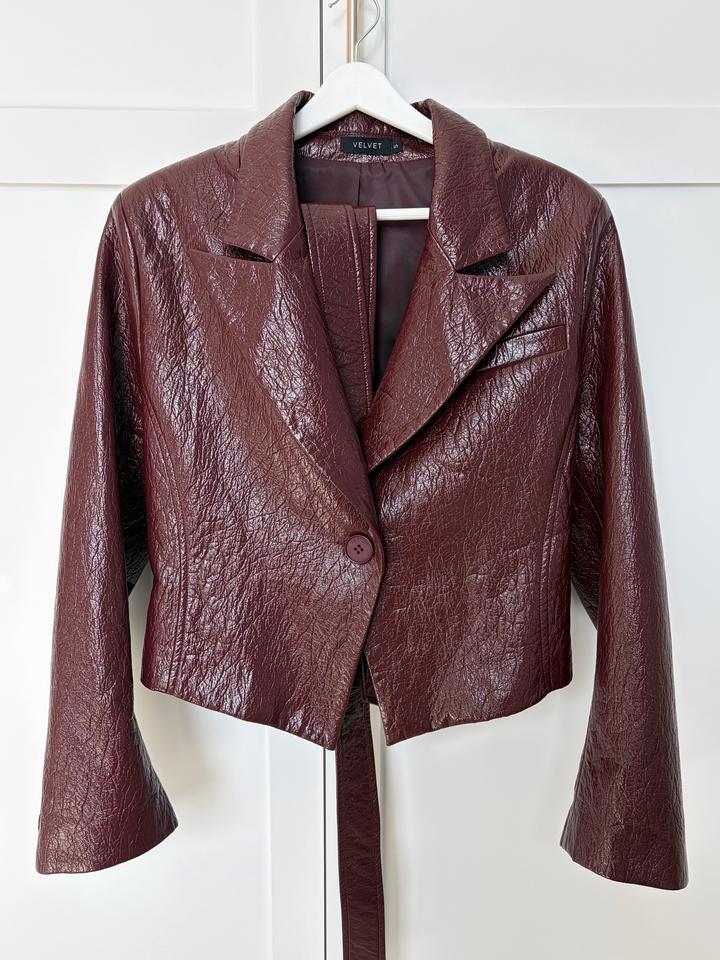 Укороченный жакет из искусственной кожи