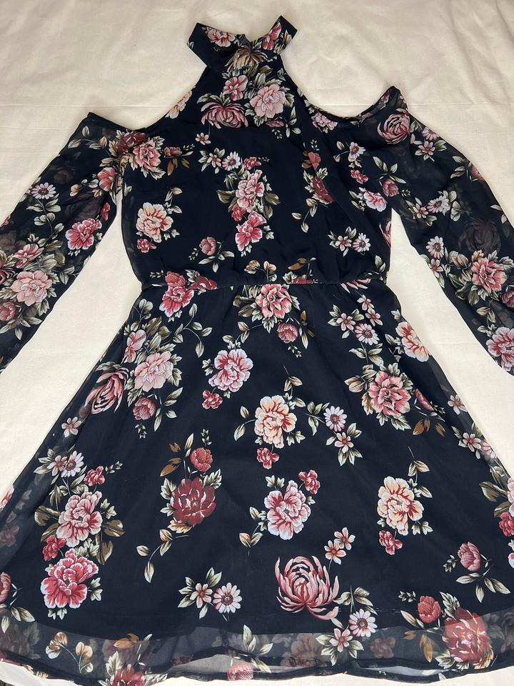 платье Stradivarius