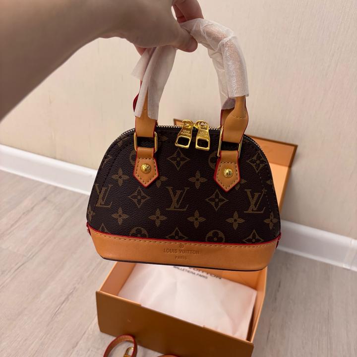 Сумка от бренда Louis Vuitton Alma