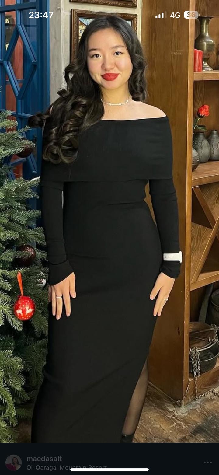 Черное трикотажное платье крестьянка