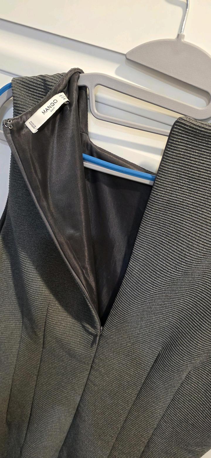 Платье серое Mango