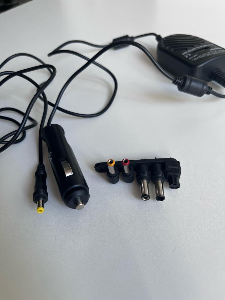 Универсальная зарядка для нетбуков и ноутбуков от прикуривателя Vanson SDR-70W
