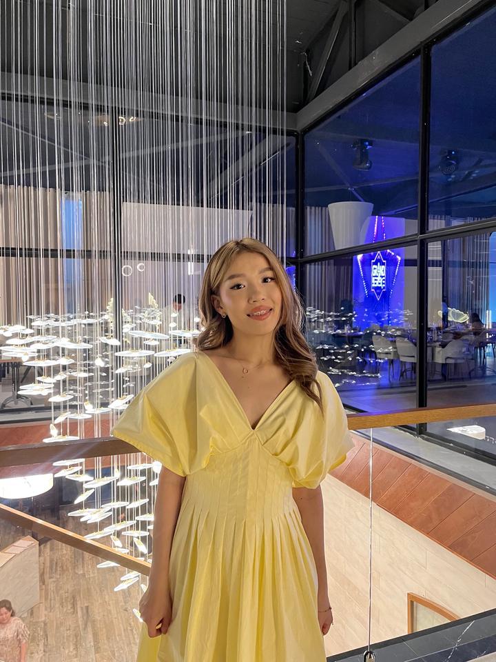 Желтый цвет платья