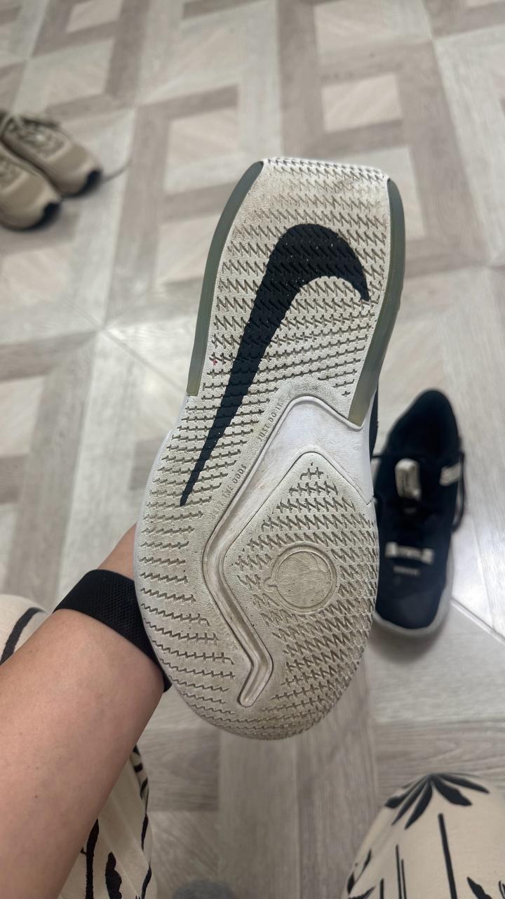 Кроссовки Nike