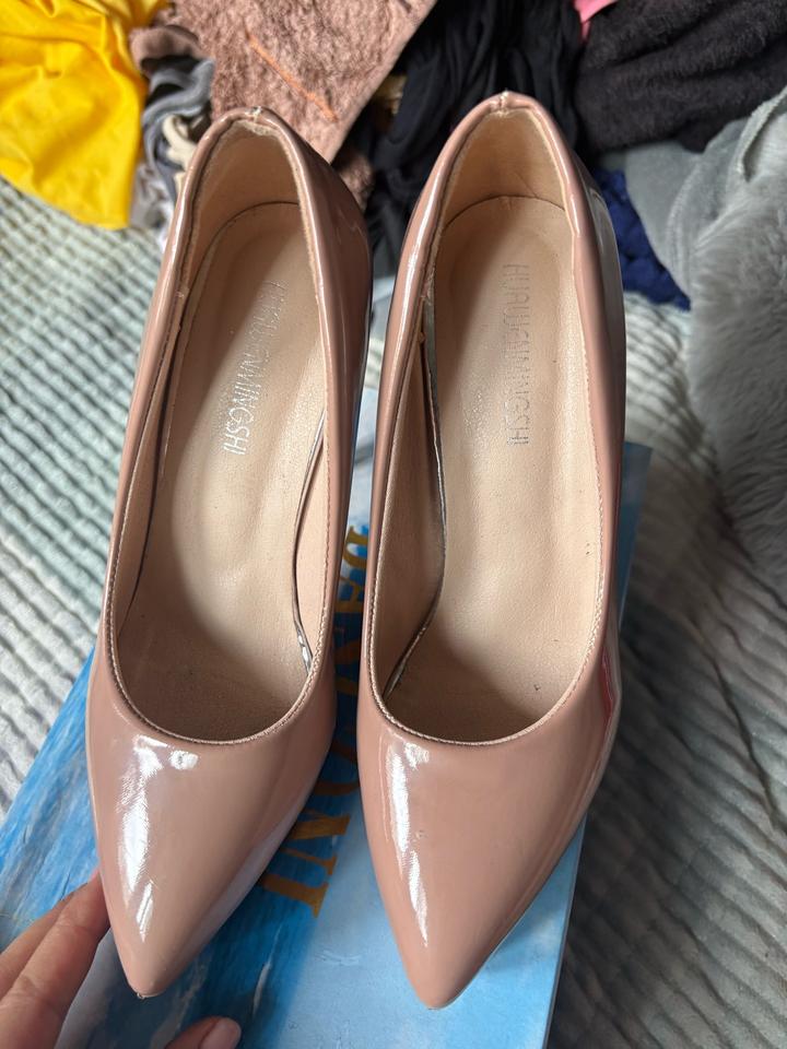 Продаю бежевые лалабутены (туфли/лодочки) 👠