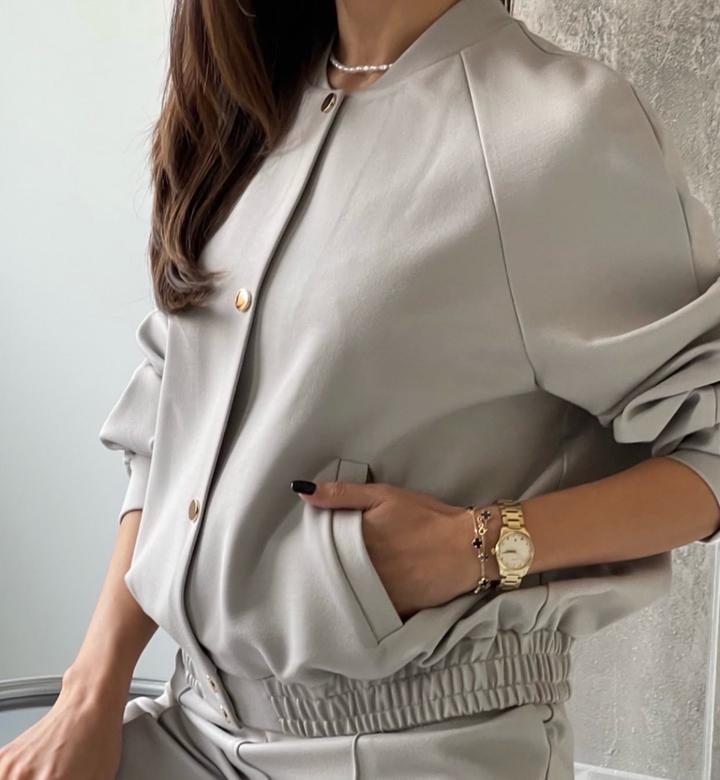 Серый костюм бомбер