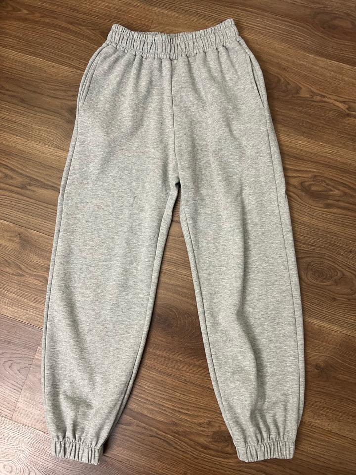 Двойка серая