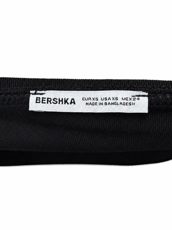 Топ с открытыми плечами от BERSHKA