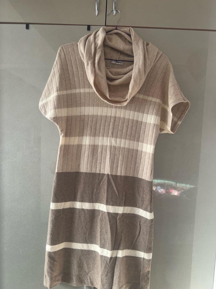 Бежевое платье Apricol