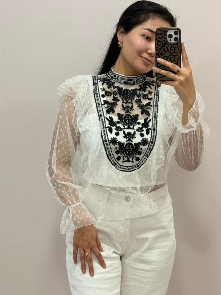 Блузка фатиновая с вышивкой