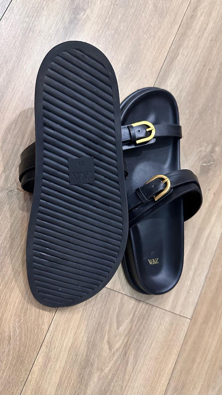 Сандалии на плоской подошве. Zara