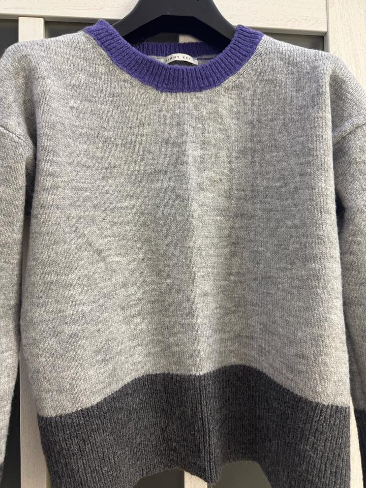 Джемпер с контрастными краями