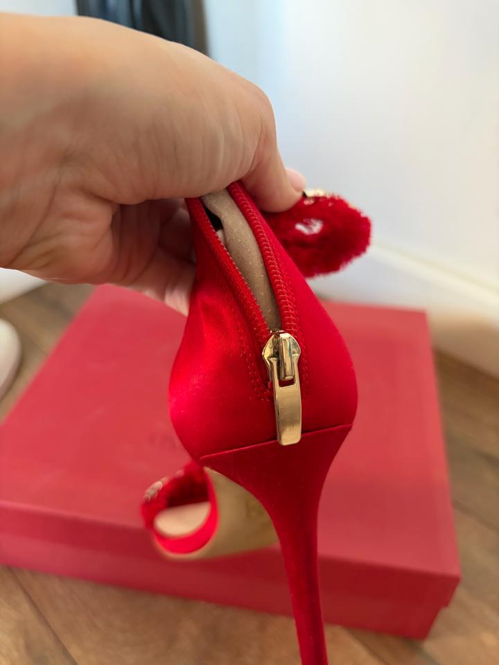 Босоножки Guess
