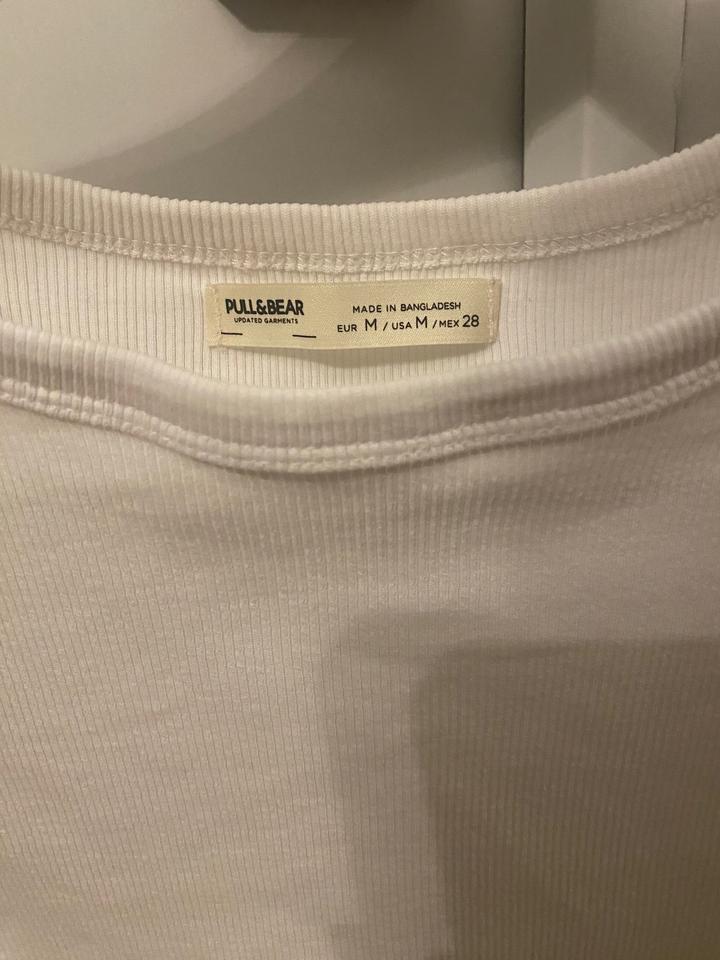 Белая футболка Pull&Bear