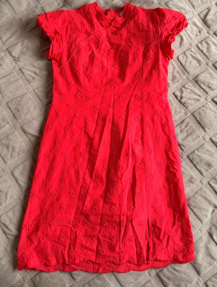 Красное платье