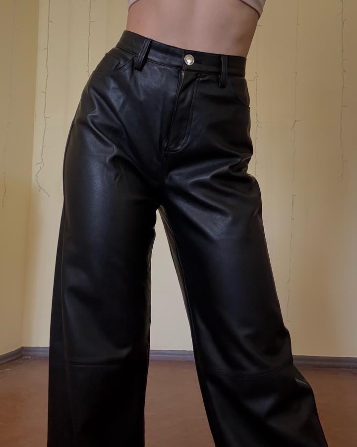 Черные кожаные штаны на высокой посадке