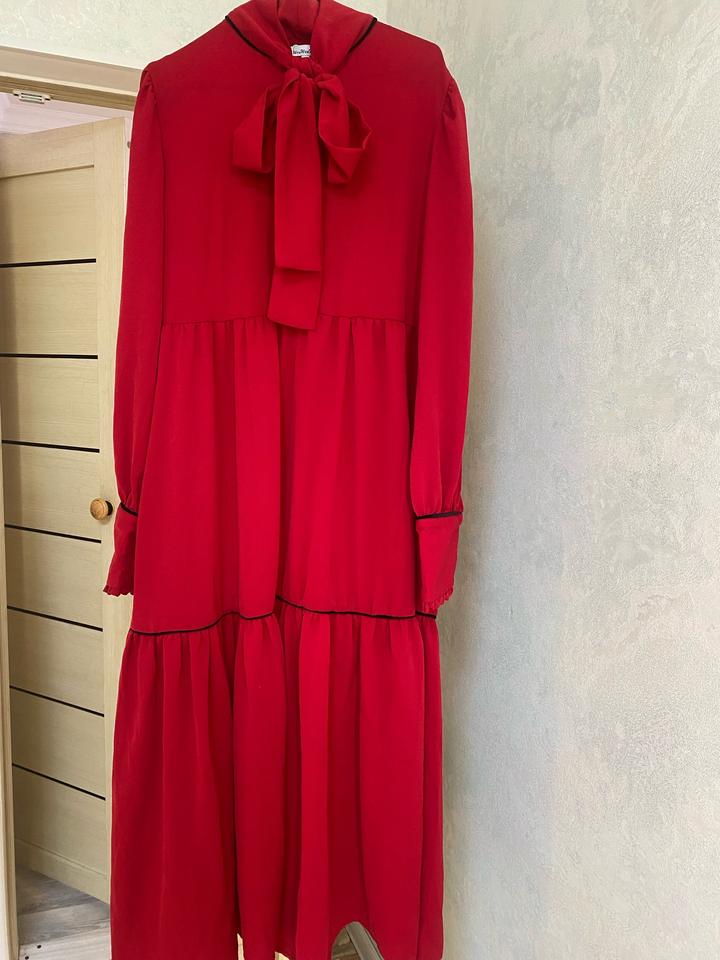 Красное длинное платье