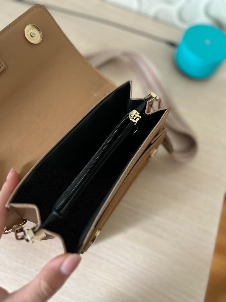 Стильная мини-сумка в карамельном оттенке