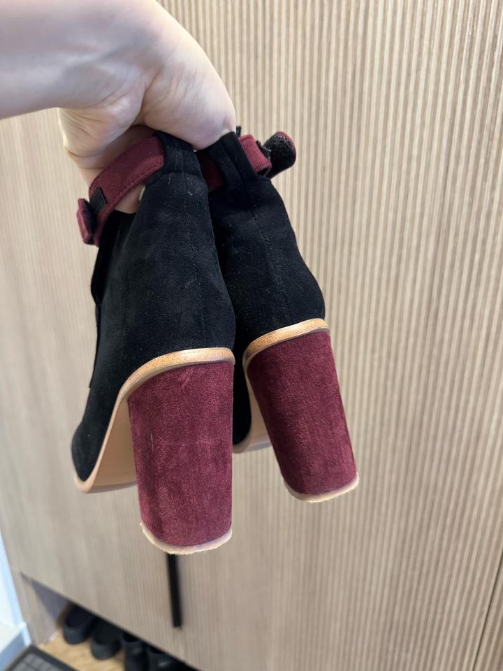 Полусапожки весна-осень, можно и на теплую зиму.