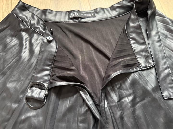 Черная юбка от Zara