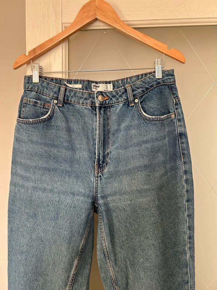Джинсы Mom Bershka