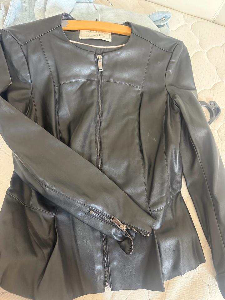 Кожанка от Zara с баской