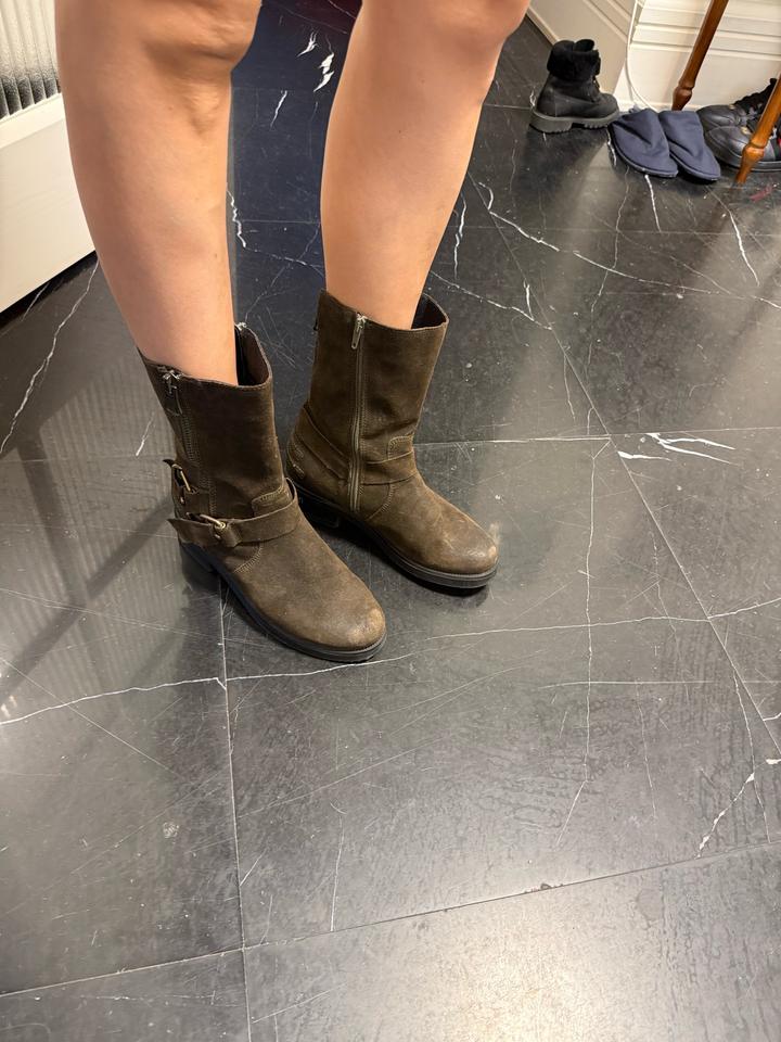 Замшевые сапоги 38