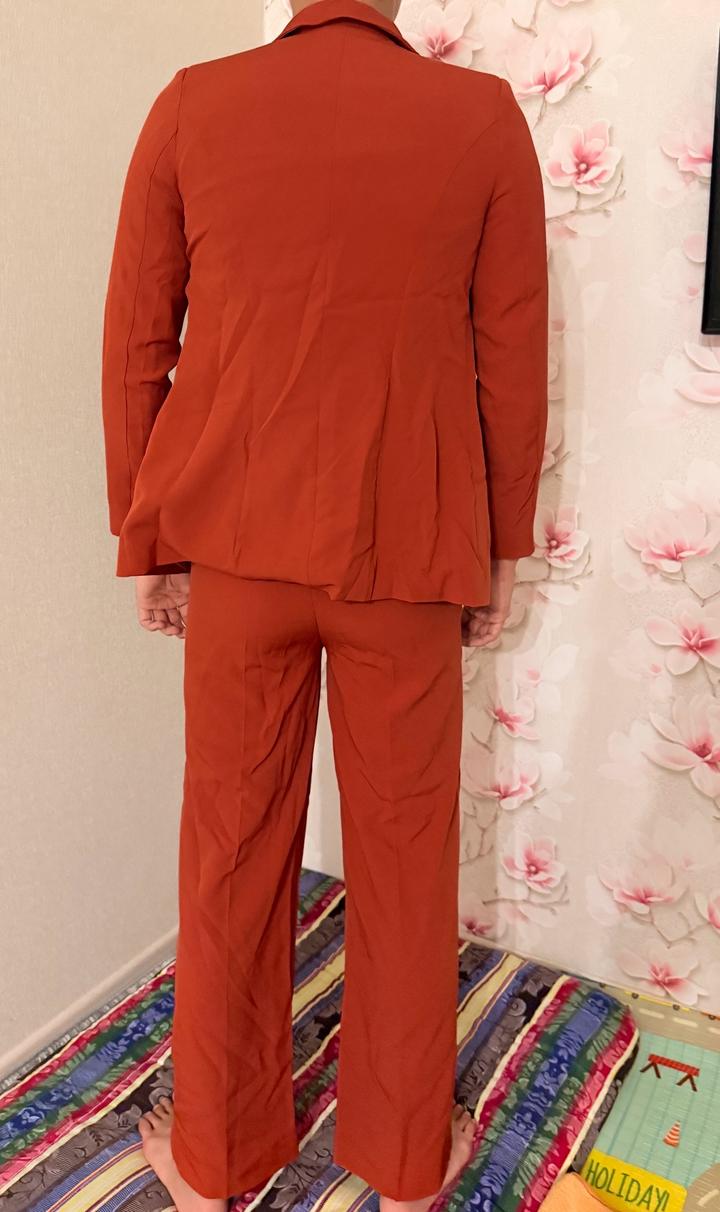 Костюм женский