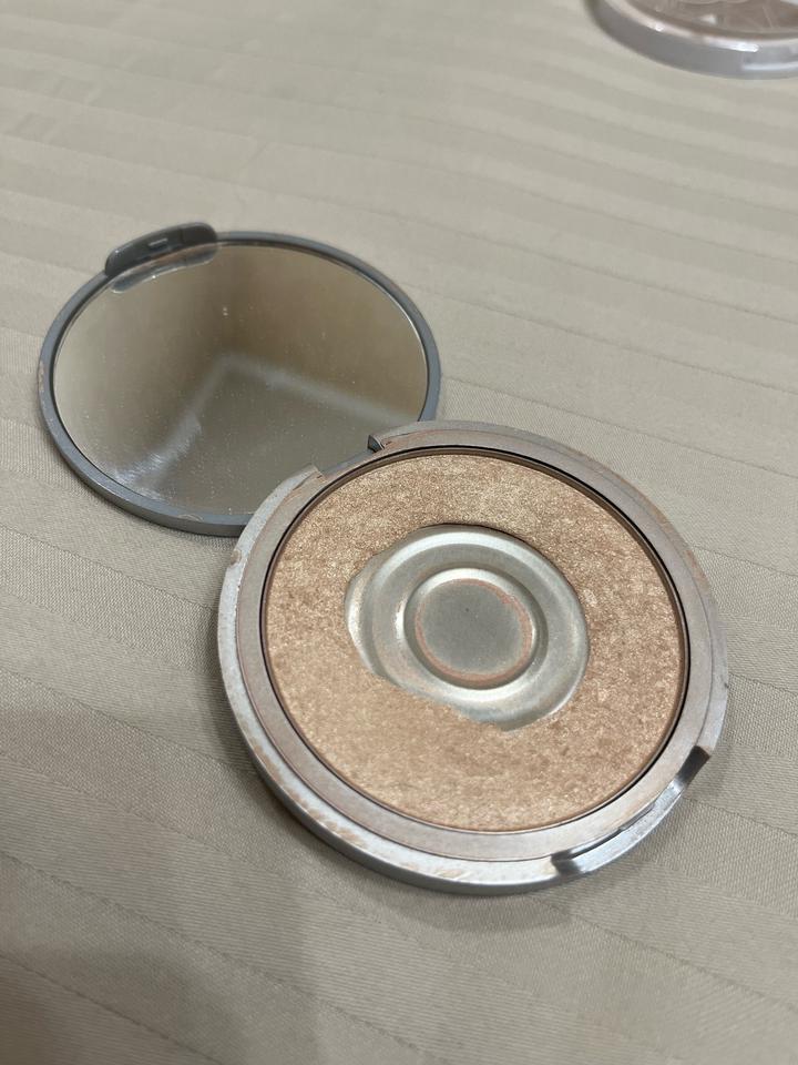 Хайлайтер TheBALM “Mary Lou”