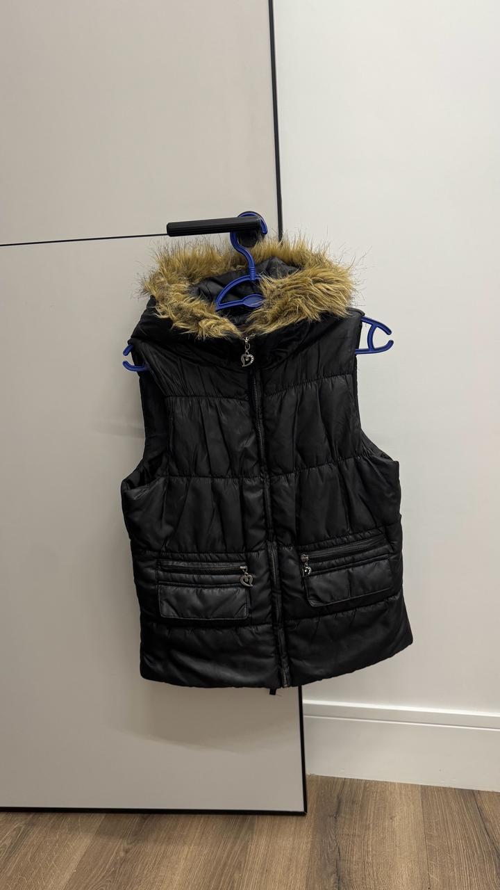 Безрукавка жилет.