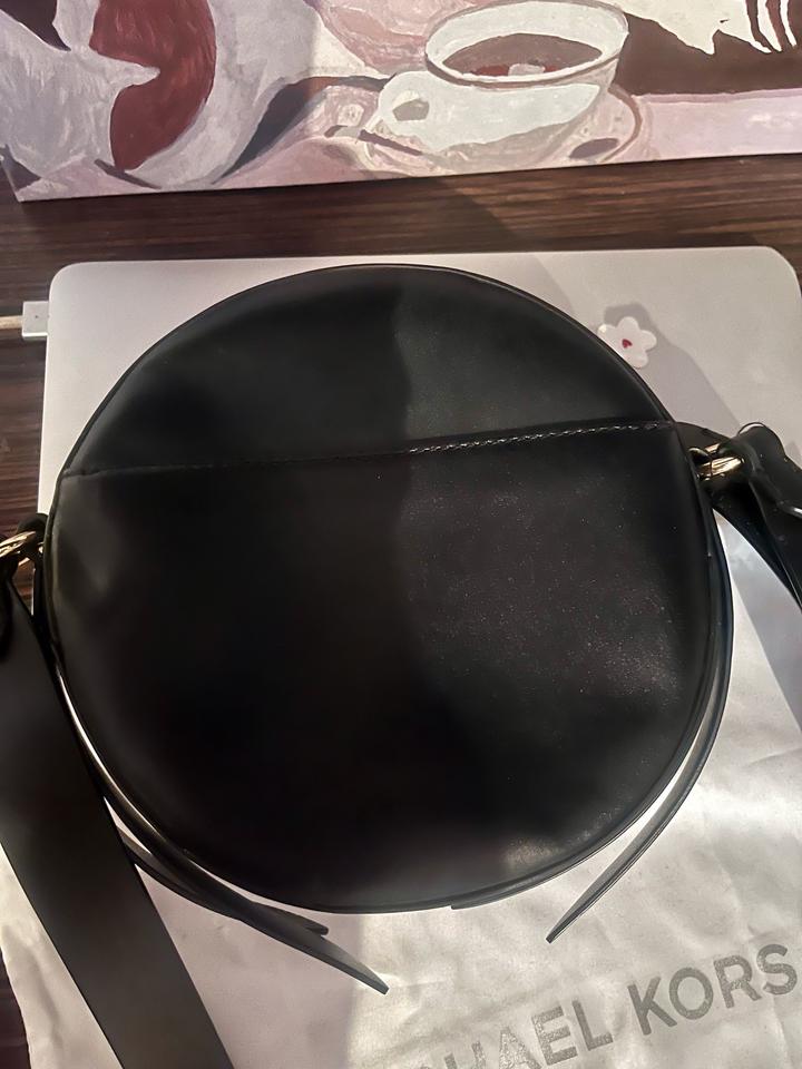 Сумка Michael Kors Delancey Medium Leather Canteen Crossbody Bag