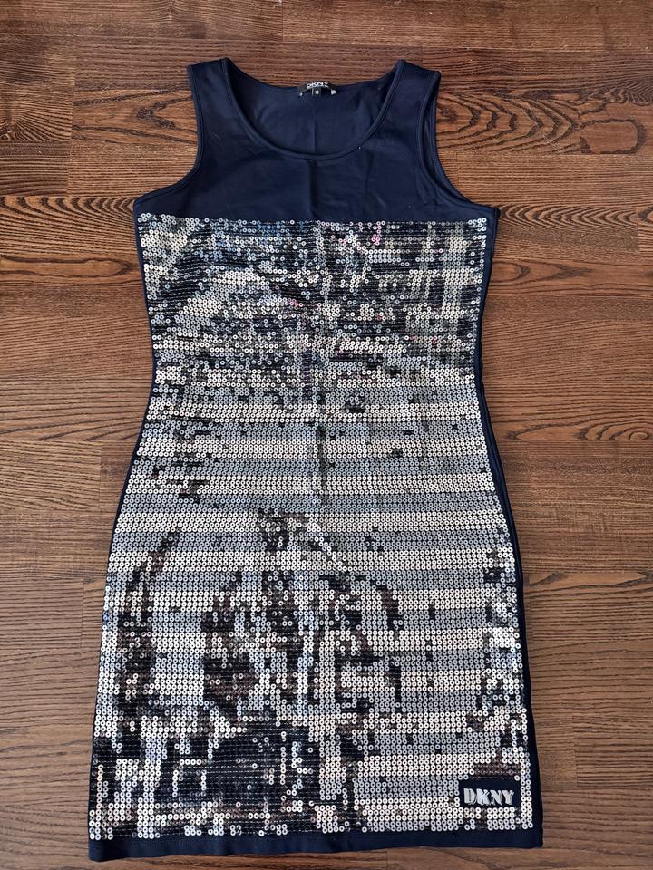 Платье DKNY на девочку