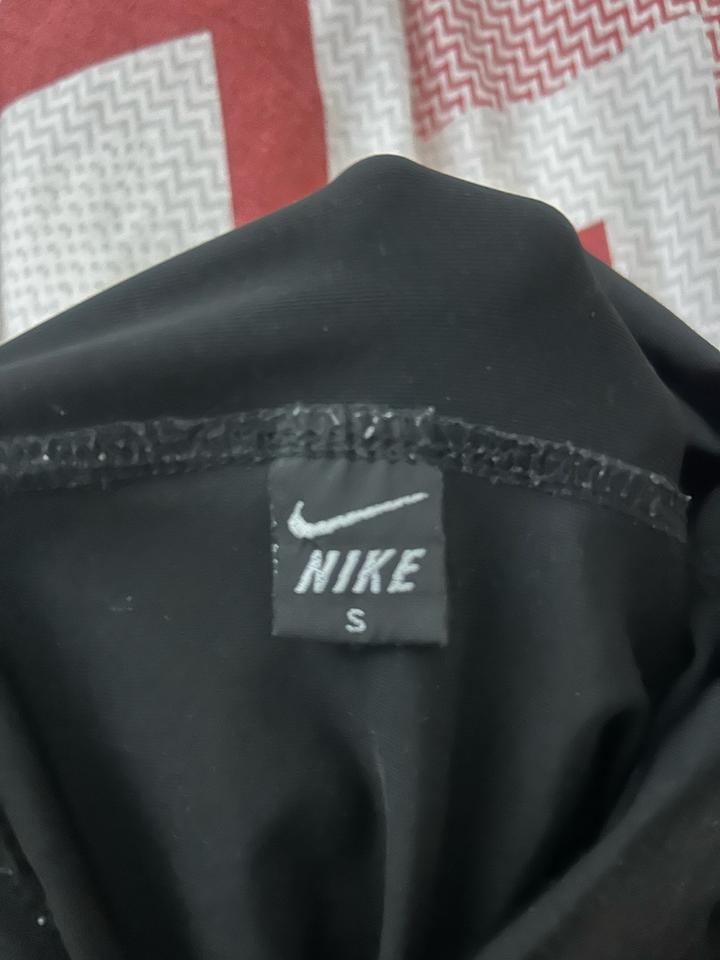Черные спортивные шорты Nike
