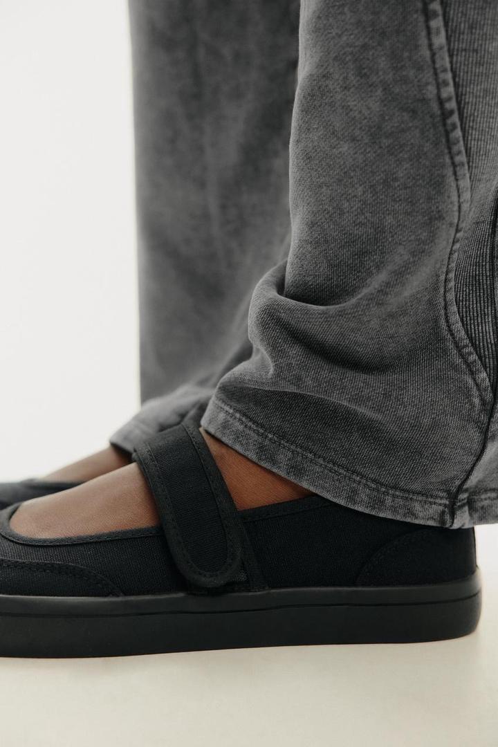 Текстильные балетки с ремешком