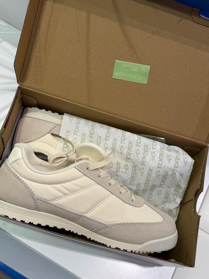 Кроссовки женские