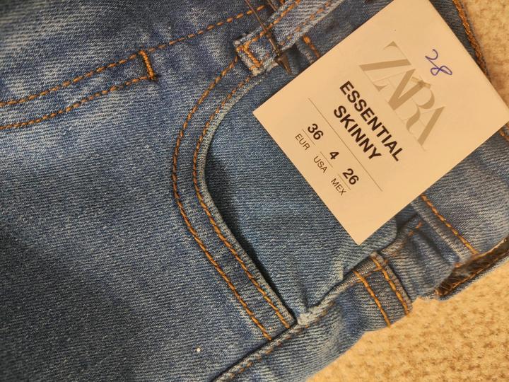 Джинсы Zara .